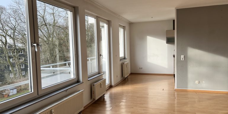 Wohnzimmer mit Balkon