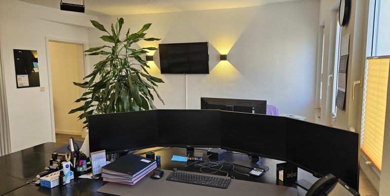 Büro 1