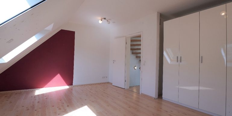 Erstes Schlafzimmer im DG