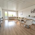 Wohnzimmer Blick zum Balkon