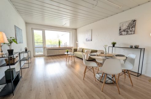 Wohnzimmer Blick zum Balkon
