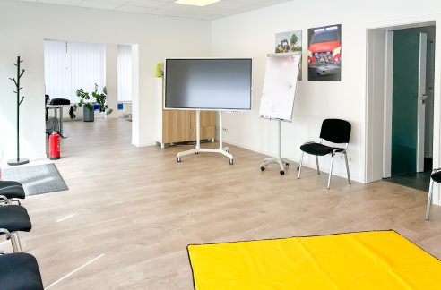 Lichtdurchflutete Fläche mit eigenem Eingang