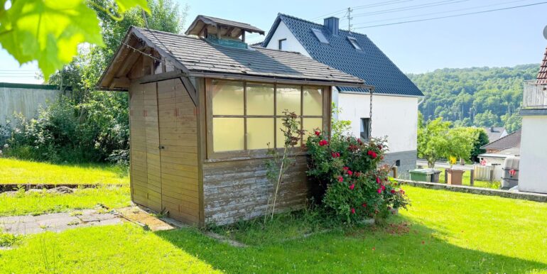 Gartenhaus mit Grillplatz