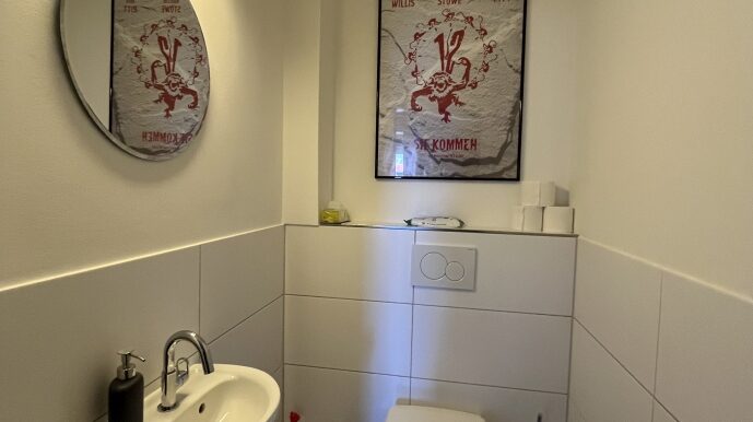 separates WC