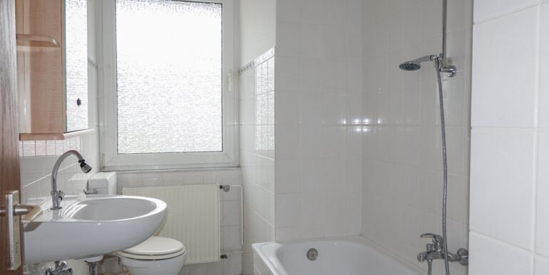 Tageslichtbad mit Badewanne