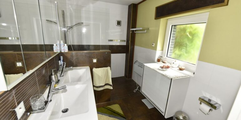 Badezimmer im Erdgeschoss