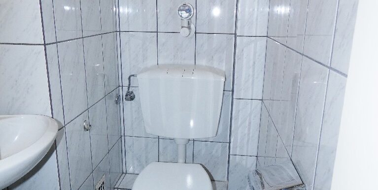 separates WC