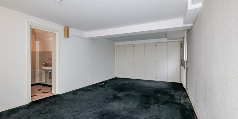Zimmer 1 KG