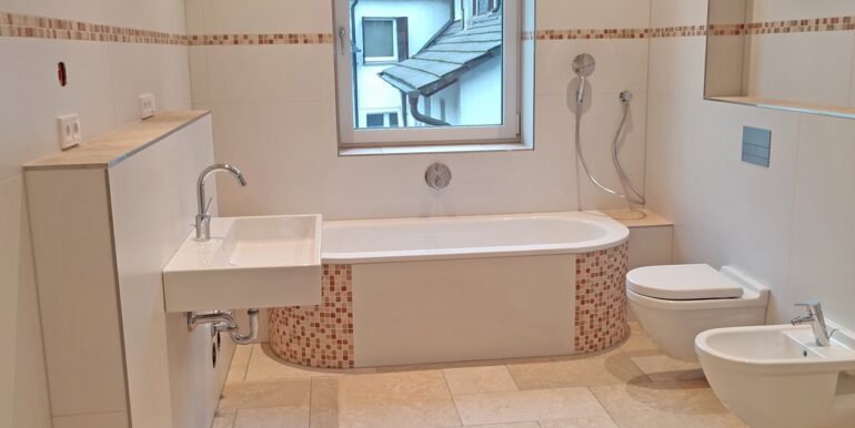 Teilansicht Badezimmer 1