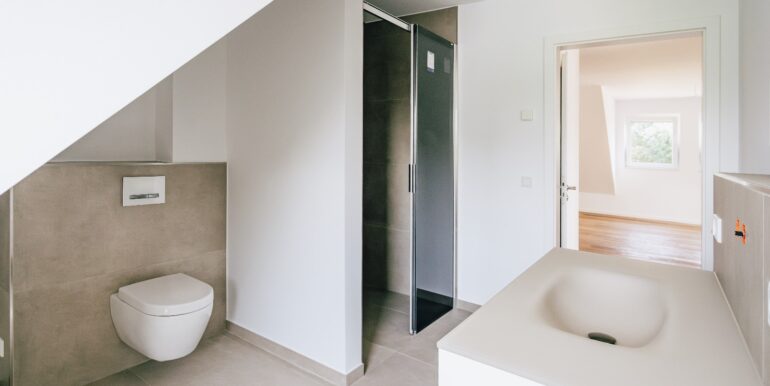 Beispiel Badezimmer mit abgemauerter Dusche