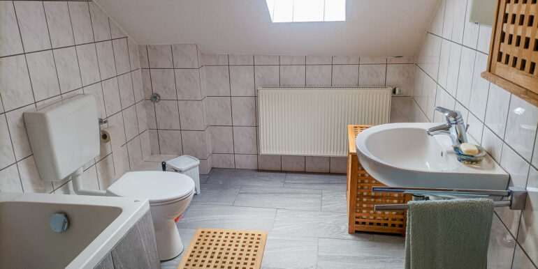 Saniertes Badezimmer DG