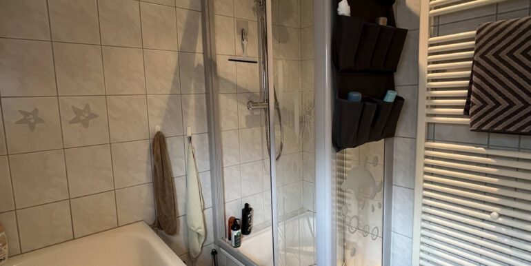 ...Wanne und Dusche