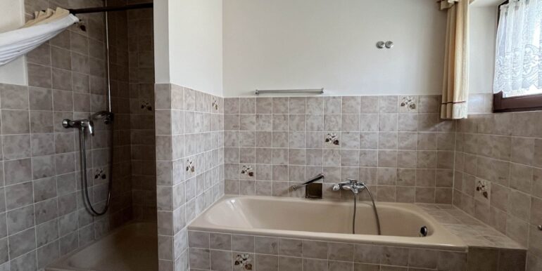 Wanne und Dusche