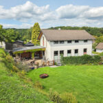 Blick vom Garten zum Haus