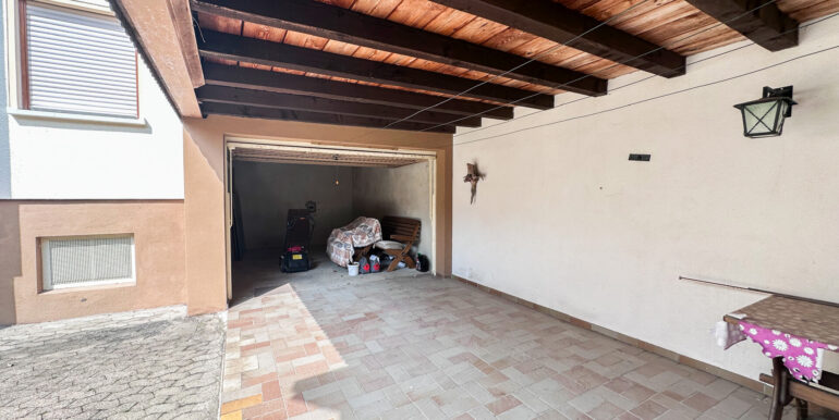 Freisitz und Garage