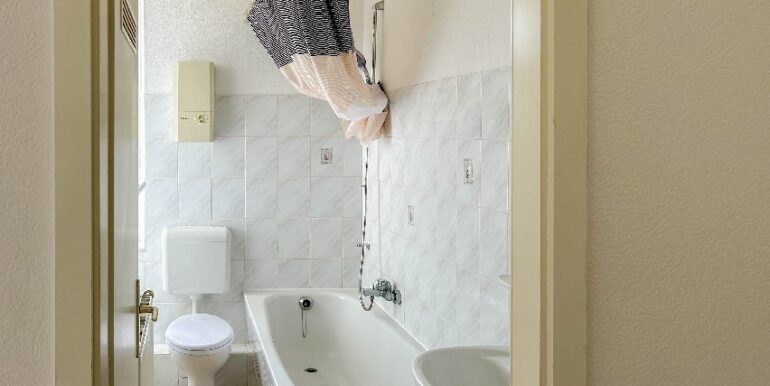 Tageslichtbad mit Wanne