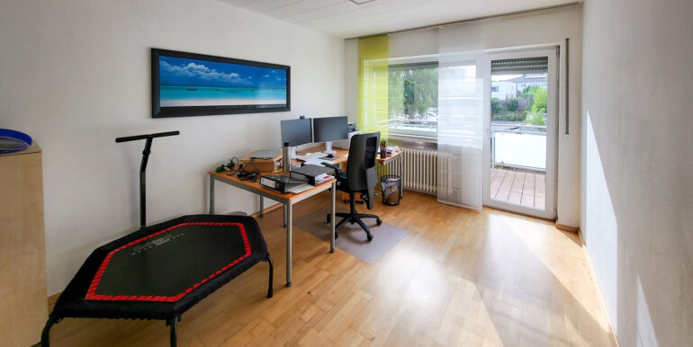 Arbeitszimmer mit Balkon OG