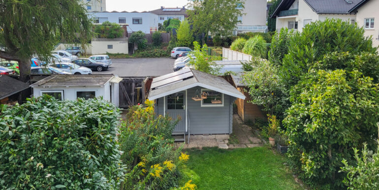 Blick vom Balkon in den Garten