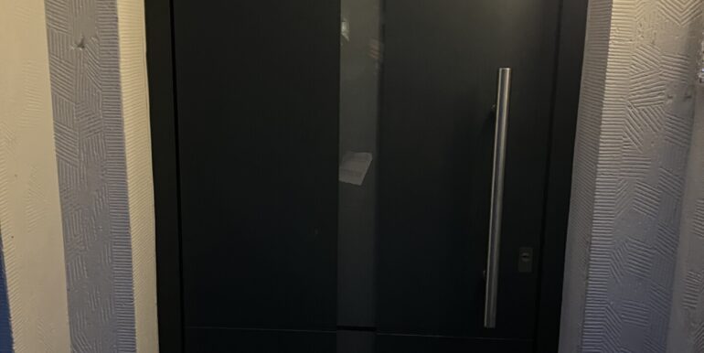 Erneuerte Haustüranlage