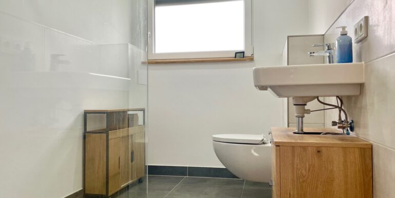 Bad mit Dusche (EG)