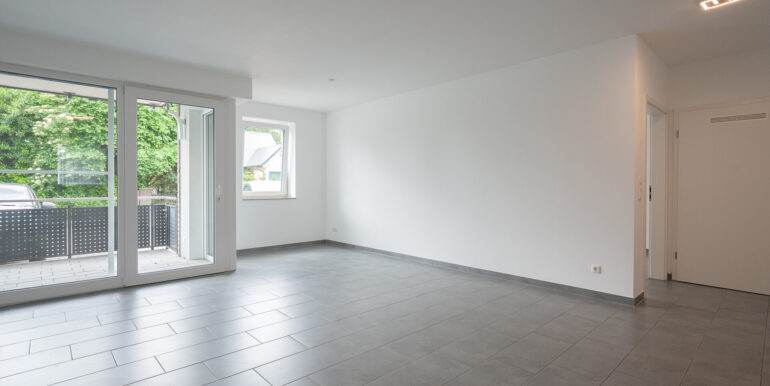 Wohnbereich mit Blick auf den Außenbereich