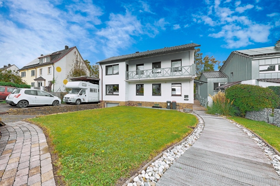 Gepflegtes Einfamilienhaus mit Einliegerwohnung auf Erbpacht mit schöner Gartenanlage