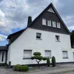 Straßenansicht Eingang