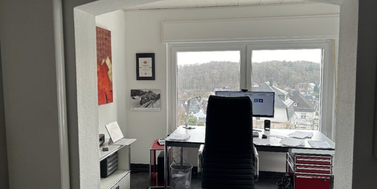 Zimmer EG derzeit Büronutzung