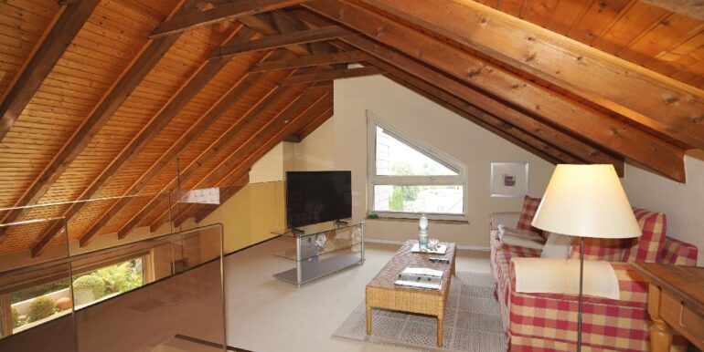 Empore Teilansicht 1