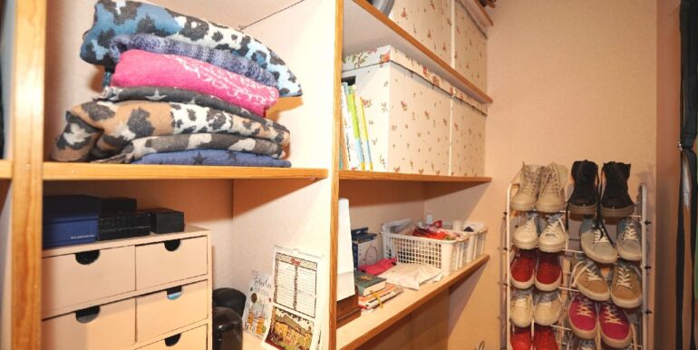 begehbarer Kleiderschrank / Abstr.