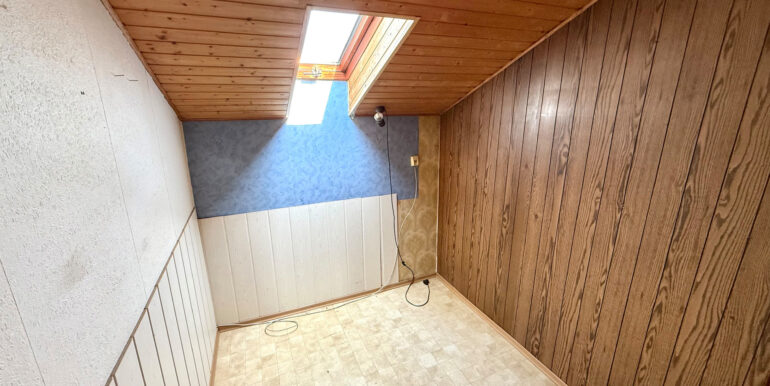 DG links Ankleide o. Büro