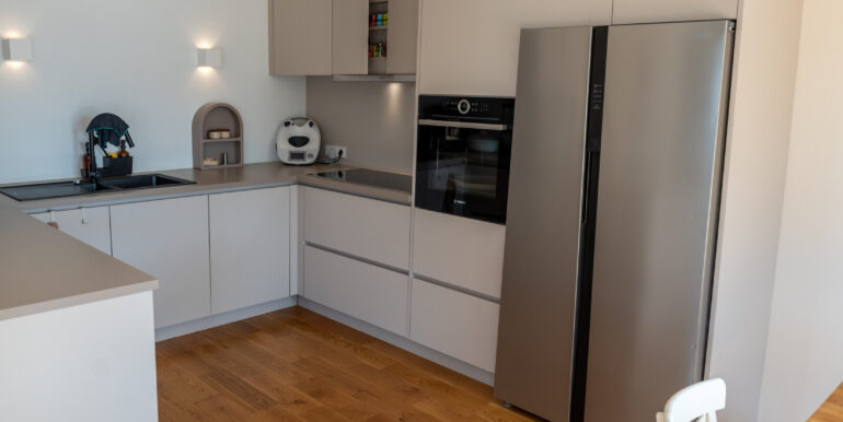 Küche mit Einbauküche