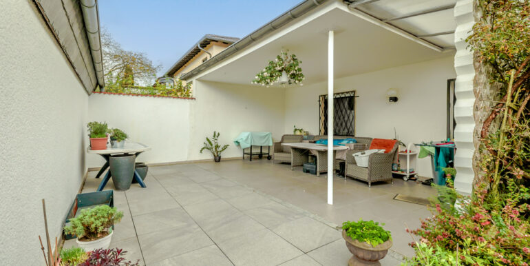 Überdachte Terrasse