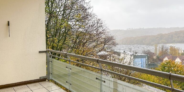schöner Balkon zum Entspannen und Genießen