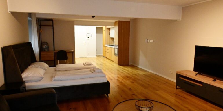 Zimmerblick zur offenen Küche