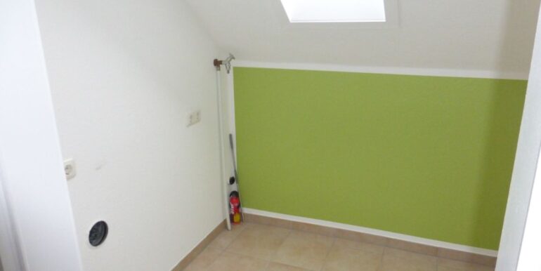 kl. Wirtschaftsraum mit Waschm.-Anschluss im DG