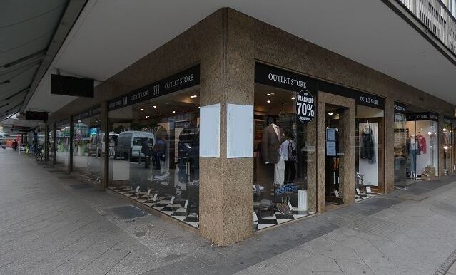 Schaufensterfont (insg. ca 24m)