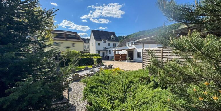 Garten- und Hofansicht