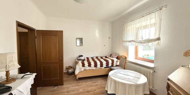 EG Ankleide/Büro/SZ