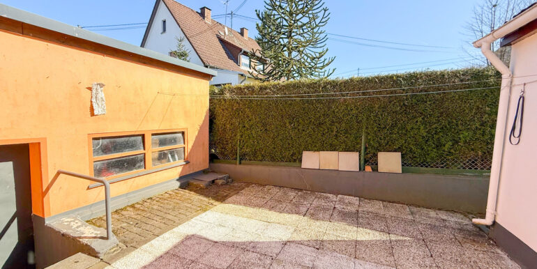 Terrasse und Garage