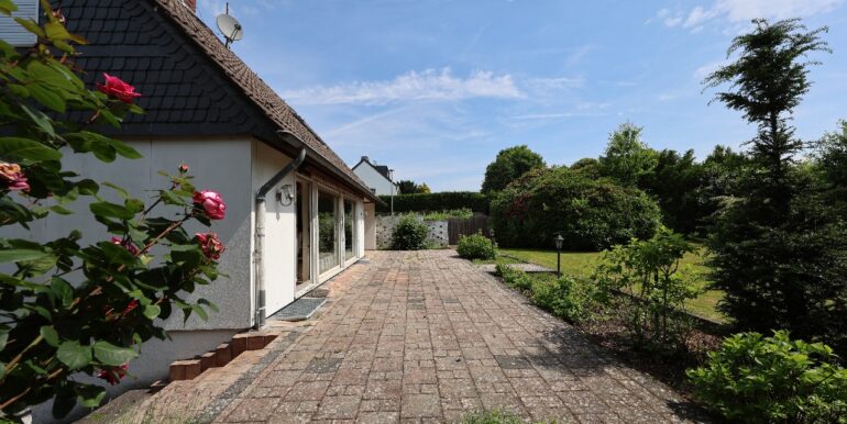 Terrasse über die gesamte Hausbreite