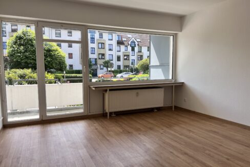 Zimmer mit Zugang zum Balkon