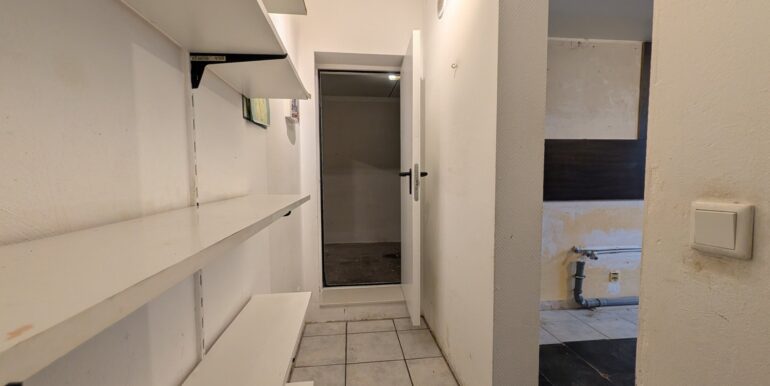 Abstellraum Küche, Zugang zur Garage