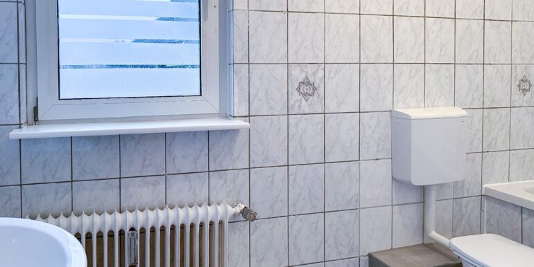 Badezimmer mit Fenster