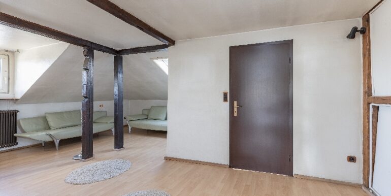 lichtdurchfluteter Wohnbereich