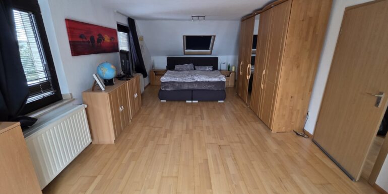 Schlafzimmer DG