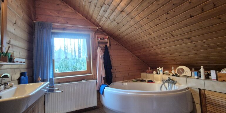 Bad mit Eckbadewanne