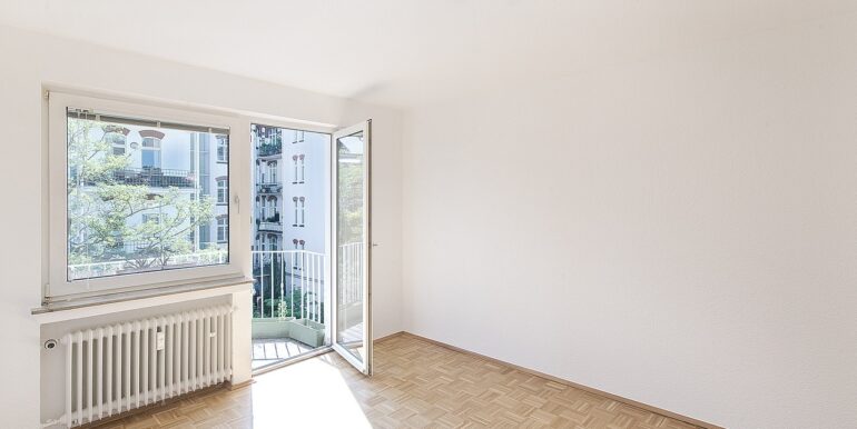 Schlafzimmer mit Balkonzugang