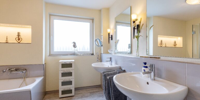 Dusch- und Wannenbad Ansicht 1