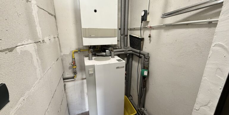 Haus Nr. 6 Gastherme in Garage